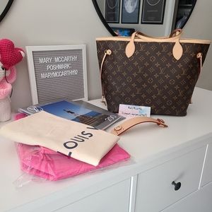 (SOLD!) Louis Vuitton Neverfull mm